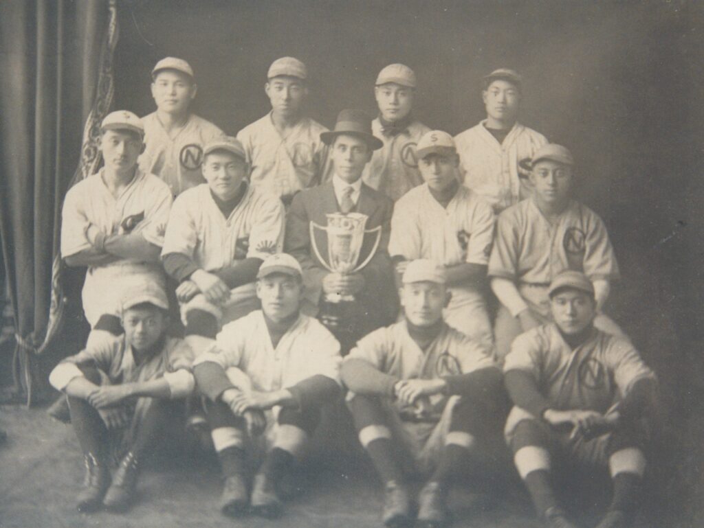Group photo of the combined Nippon/Sun team that won the Cowichan-Comox Valley Championships in 1922.
